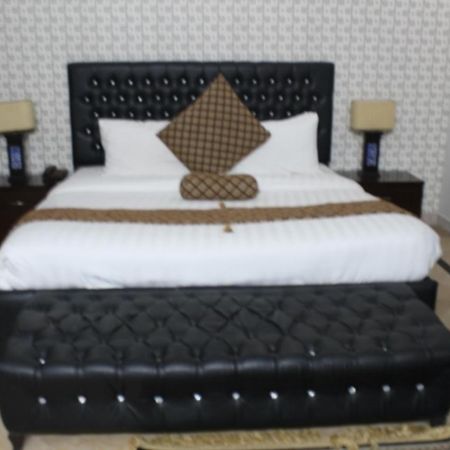 Royal Luxus Guest House Islamabad Esterno foto