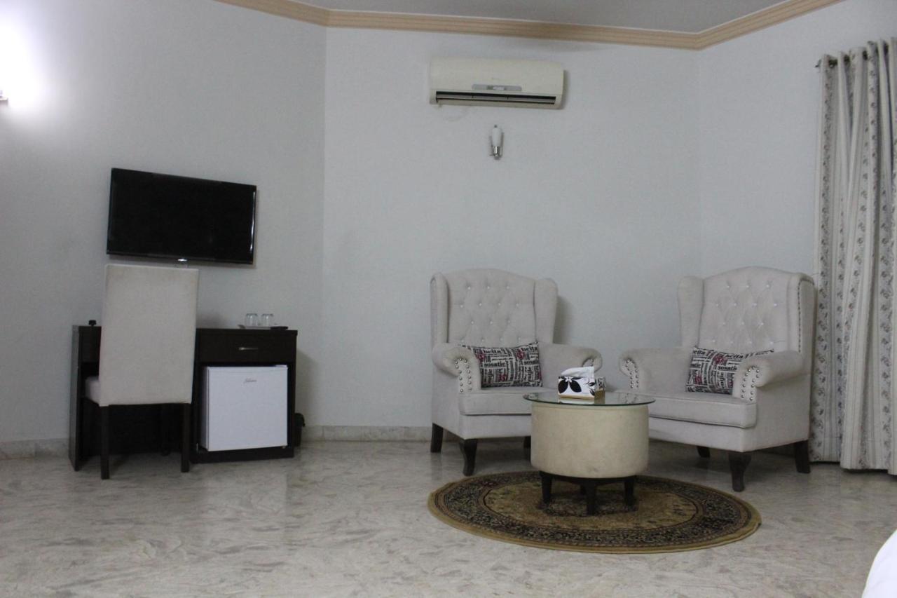 Royal Luxus Guest House Islamabad Esterno foto